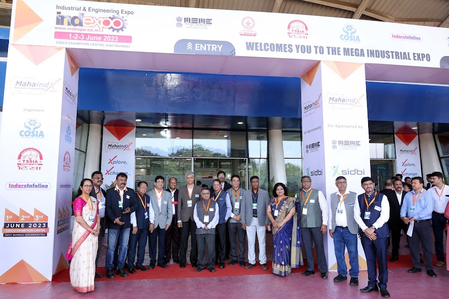 Mumb 2023 2018 Award Reciced by Indore Infoline "The Rising Star" Runner up